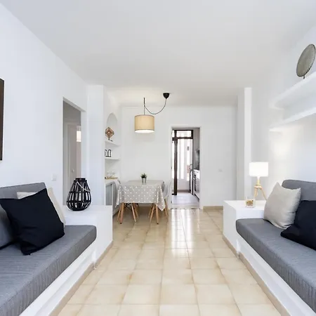 Home2book Americas Comfy Apt, Pool&terrace 아로나