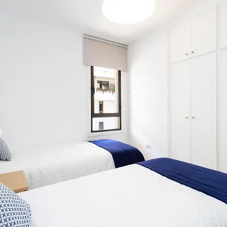 Home2book Americas Comfy Apt, Pool&terrace * 아로나