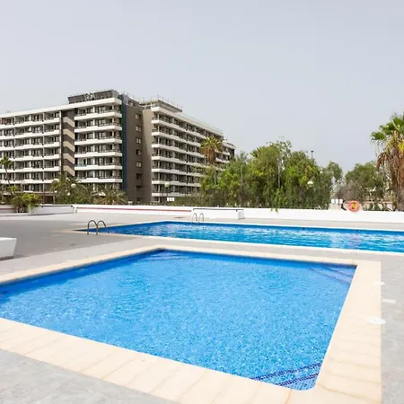 아파트 Home2book Americas Comfy Apt, Pool&terrace 아로나